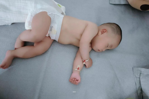 广州供卵代怀包生男孩宝宝先长上牙还是下牙