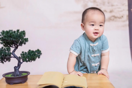 广州供卵代怀包生男孩六个月宝宝摇头正常吗